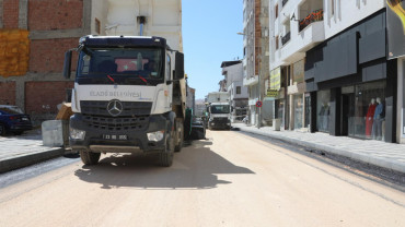 Elazığ Belediyesi, Rızaiye Mahallesi'nde Yol Yenileme Çalışması Yapıyor