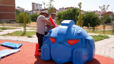 Elazığ Belediyesi, Kent Genelindeki Parkları Yeniliyor