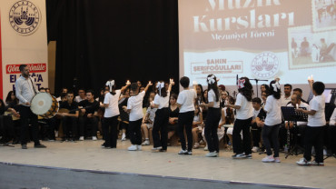 Elazığ Belediyesi Yaz Müzik Kursu Finalinde Sertifika Heyecanı