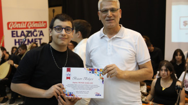 Elazığ Belediyesi Yaz Müzik Kursu Finalinde Sertifika Heyecanı