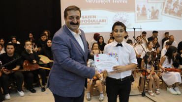 Elazığ Belediyesi Yaz Müzik Kursu Finalinde Sertifika Heyecanı