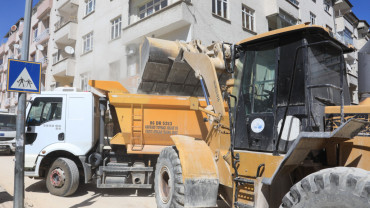 Elazığ Belediyesi, Yol Yenileme Çalışmalarını Sürdürüyor