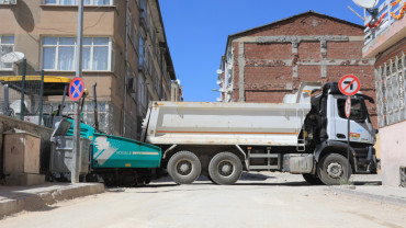 Elazığ Belediyesi, Yol Yenileme Çalışmalarını Sürdürüyor