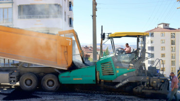 Elazığ Belediyesi, Esentepe Mahallesi'nde Yol Yenileme Çalışması Yapıyor