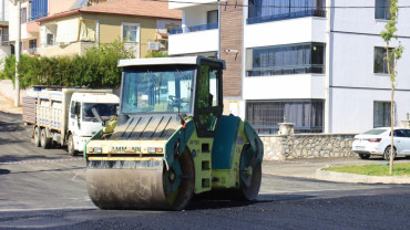 Elazığ Belediyesi, Esentepe Mahallesi'nde Yol Yenileme Çalışması Yapıyor