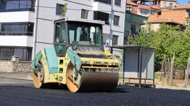 Elazığ Belediyesi, Esentepe Mahallesi'nde Yol Yenileme Çalışması Yapıyor
