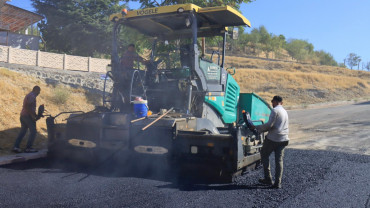 Elazığ Belediyesi, Esentepe Mahallesi'nde Yol Yenileme Çalışması Yapıyor