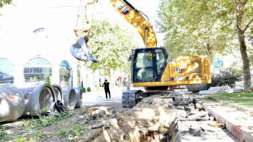 Elazığ Belediyesi, Cumhuriyet Mahallesi'nde Altyapı Yenileme Çalışmasına Devam Ediyor