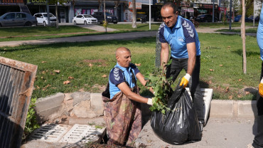 Elazığ Belediyesi Yağmur Suyu Izgaralarında Temizlik Çalışması Başlattı