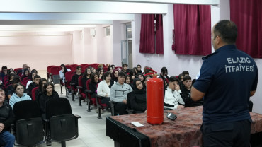 Elazığ İtfaiyesi'nden Öğrencilere Deprem Ve Yangınla Mücadele Eğitimleri Veriliyor