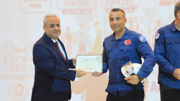 Eğitimleri Başarı ile Tamamlayan ELBAK'a Belgeleri Takdim Edildi