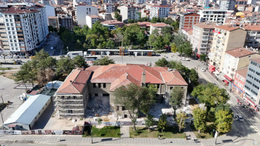 Başkan Şerifoğulları, Tarihi Öğretmenevinde Çalışmaları İnceledi