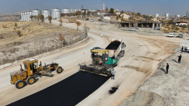 Elazığ Belediyesi'nin Yürüttüğü Yol Yenileme Çalışmaları Devam Ediyor
