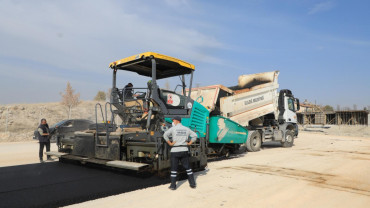 Elazığ Belediyesi'nin Yürüttüğü Yol Yenileme Çalışmaları Devam Ediyor