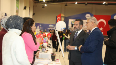 Başkan Şerifoğulları, AileFest'te Ailelerle Buluştu Genç Çiftin Nikahını Kıydı