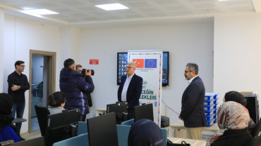 Elazığ Belediyesi Dijital Gençlik Merkezi'nde Eğitimler Sürüyor