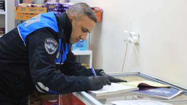 Elazığ Belediyesi Zabıta Ekipleri, Sahada Yoğun Mesai Harcıyor