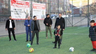 MAHALLELERDEKİ SPOR YATIRIMLARINI SÜRDÜREN BAŞKAN ŞERİFOĞULLARI, ÇOCUKLARIN NEŞESİNE ORTAK OLDU