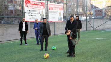 MAHALLELERDEKİ SPOR YATIRIMLARINI SÜRDÜREN BAŞKAN ŞERİFOĞULLARI, ÇOCUKLARIN NEŞESİNE ORTAK OLDU