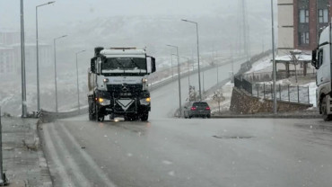 Elazığ Belediyesi Karla Mücadele Ekiplerinden Anında Müdahale