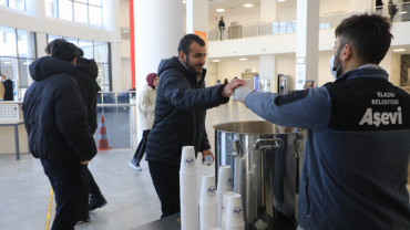 Elazığ Belediyesi'nden Öğrencilere Sıcak Çorba İkramı