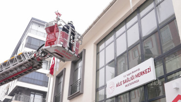 Elazığ İtfaiyesi Kent Genelinde Buz Sarkıtlarına Müdahale Ediyor