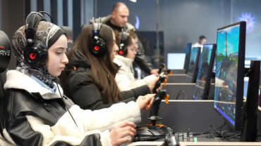 Elazığ Belediyesi E-Spor Merkezi, Ücretsiz Uçuş Simülasyonu Deneyimi İmkanı Sunuyor