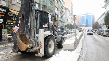 İstasyon Caddesi ve Meydanlarda Çalışma Yapıldı