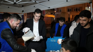 Elazığ Belediyesi'nden Kandil Simidi ve Süt İkramı
