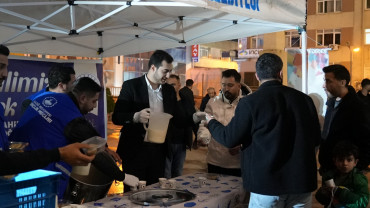 Elazığ Belediyesi'nden Kandil Simidi ve Süt İkramı