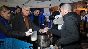 Elazığ Belediyesi'nden Kandil Simidi ve Süt İkramı