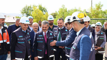 Şahinkaya Mahallesi Doğal Gaza Kavuşuyor, İlk Kazma Vuruldu