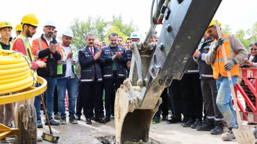 Şahinkaya Mahallesi Doğal Gaza Kavuşuyor, İlk Kazma Vuruldu