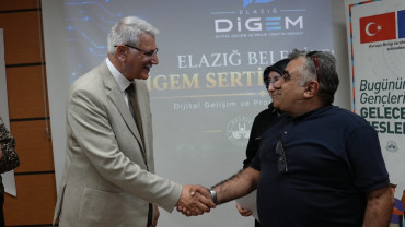 Elazığ Belediyesi DİGEM'de Kursiyerler Sertifikalarını Aldı