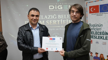 Elazığ Belediyesi DİGEM'de Kursiyerler Sertifikalarını Aldı