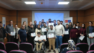 Elazığ Belediyesi DİGEM'de Kursiyerler Sertifikalarını Aldı