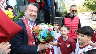 Başkan Şerifoğulları, 'Elazığspor Günleri'nde Öğrencilerin Coşkusuna Ortak Oldu