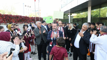 Başkan Şerifoğulları, 'Elazığspor Günleri'nde Öğrencilerin Coşkusuna Ortak Oldu