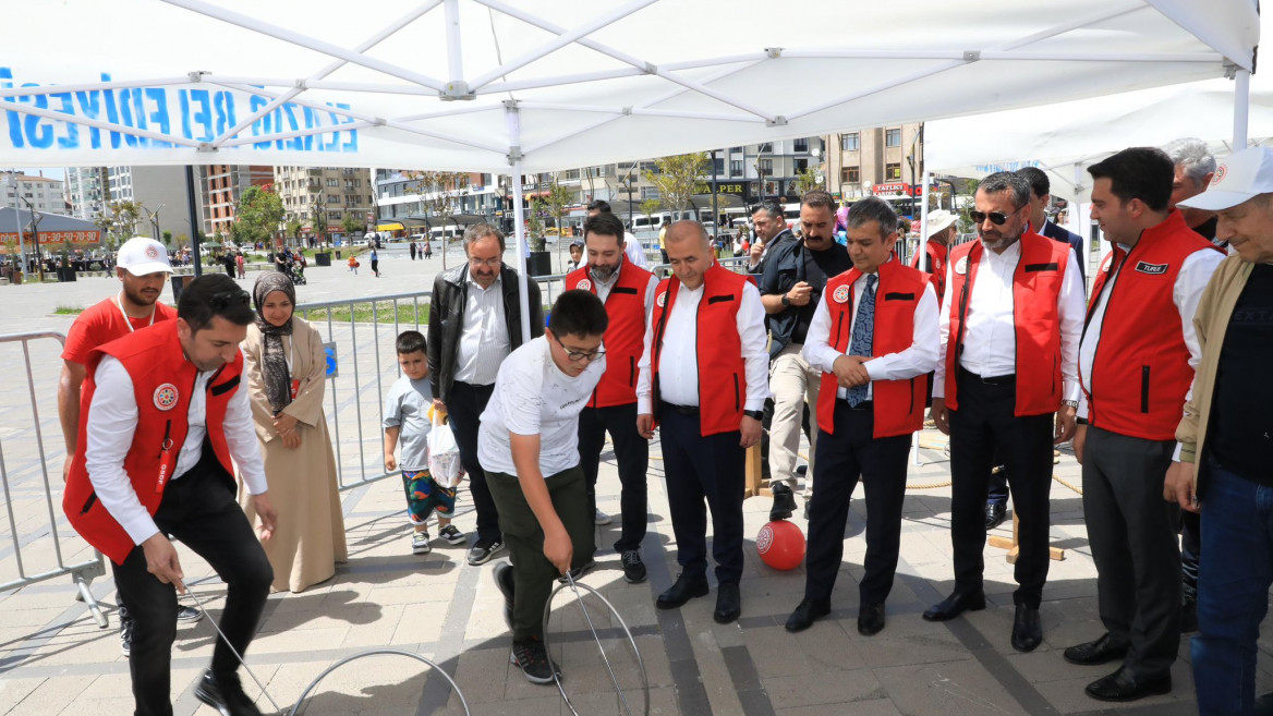 Geleneksel Oyunlar Tırı, Elazığ'da Çocuklarla Buluştu