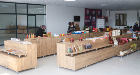'Hayme Ana Kadınlar Semt Pazarı' Hilalkent Sosyal Hizmet Binası'nda Hizmete Başladı
