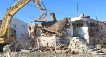 METRUK BİNALAR YIKILIYOR