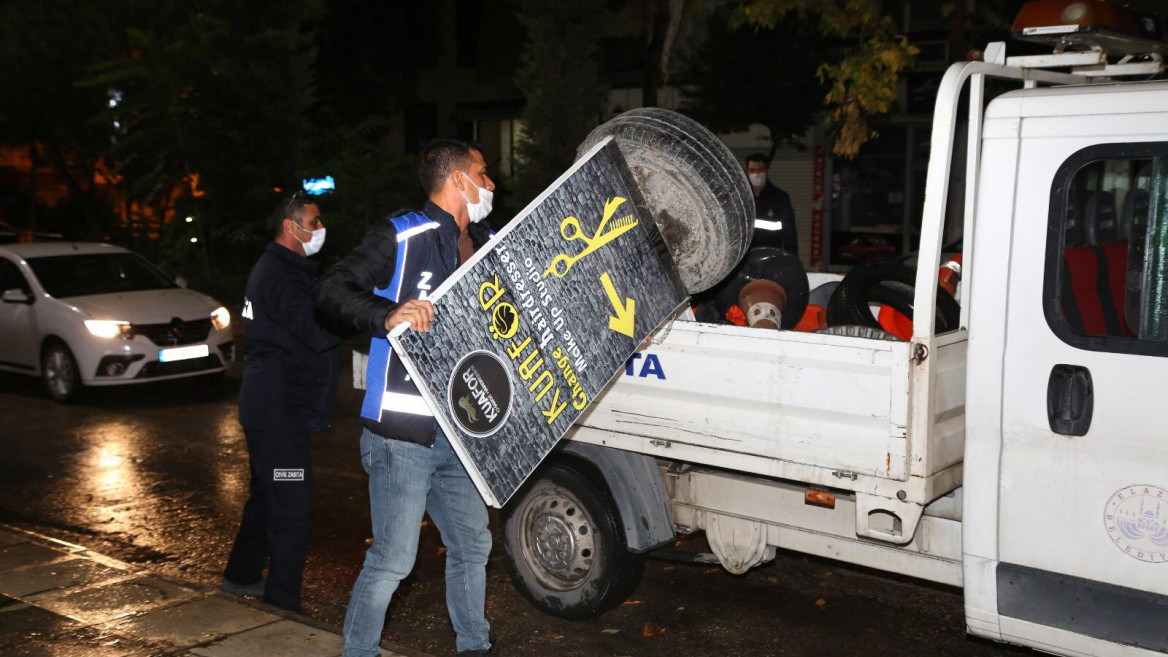 Kaldırımlardaki Reklam Panoları Kaldırıldı