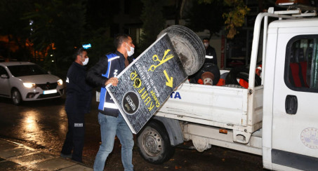 Kaldırımlardaki Reklam Panoları Kaldırıldı