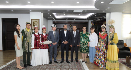 Kazakistan, Kırgızistan Ve Özbekistan Sanat Toplulukları'ndan Başkan Şerifoğulları'na Ziyaret