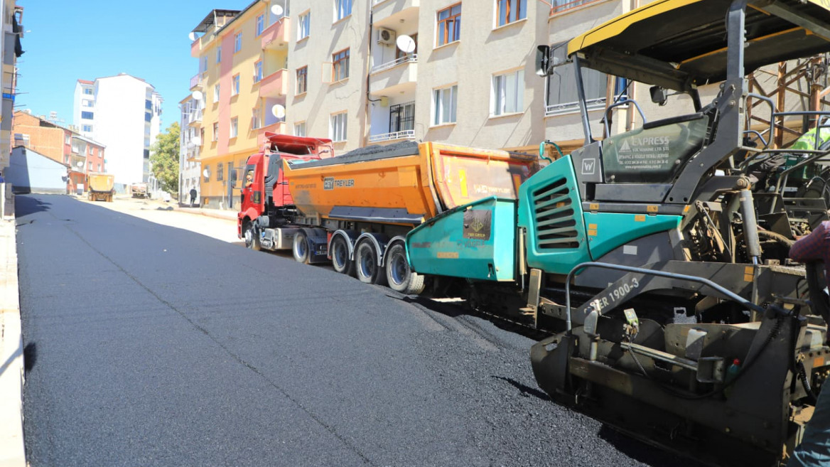 Kültür Mahallesi'nde Yollar Yenileniyor