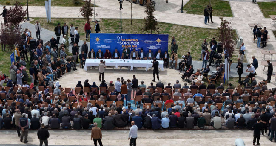 Başkan Şerifoğulları, Akpınar Mahallesi’nde Vatandaşların Sorularını Yanıtladı