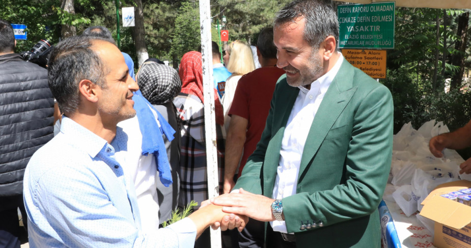 Başkan Şerifoğulları, Arife Günü Anlamlı Ziyaretler Gerçekleştirdi