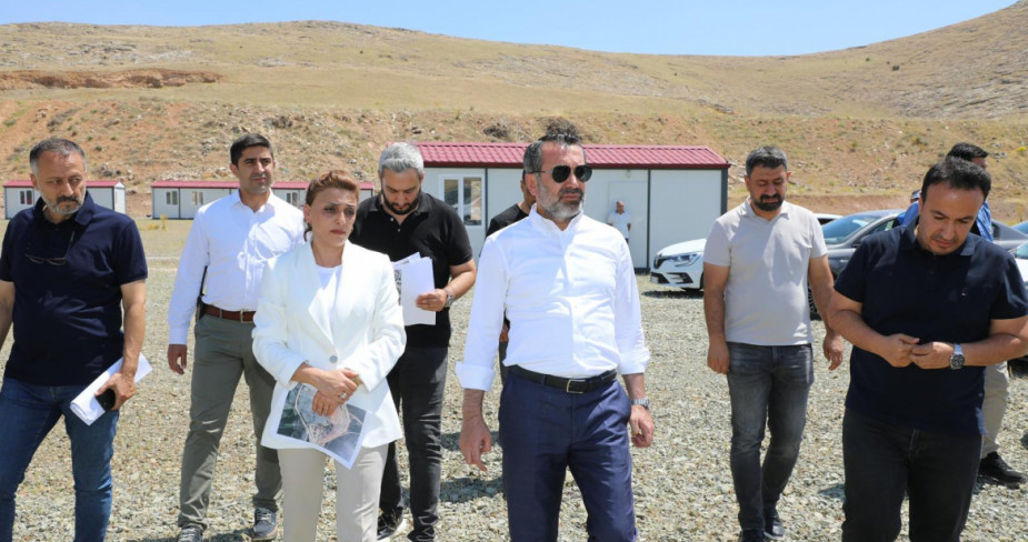 Başkan Şerifoğulları, Briketçi-Kiremitçiler Sitesi İnşaat Alanında İncelemede Bulundu