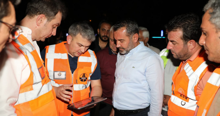 Başkan Şerifoğulları, Gece-Gündüz Sahada!