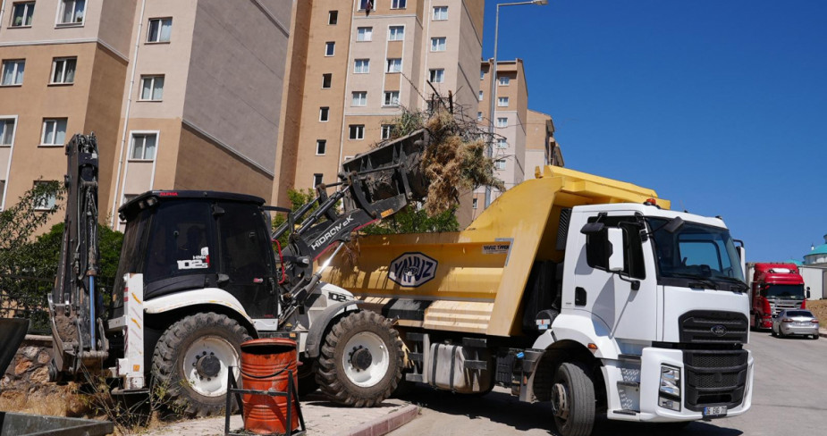 Elazığ Belediyesi, Çaydaçıra Mahallesi'nde Kapsamlı Temizlik Çalışması Gerçekleştirdi